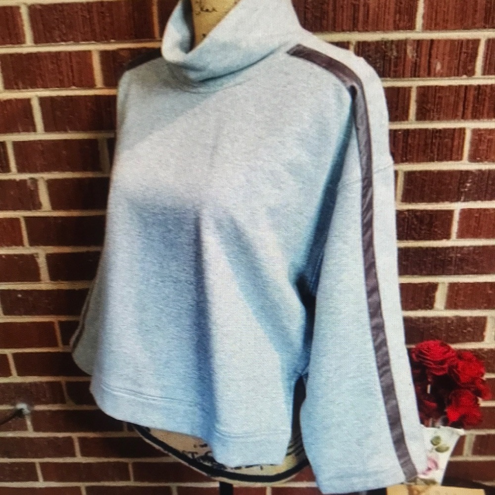 Mariella sport gray melange wide sleeve crop cowl neck pullover sweater